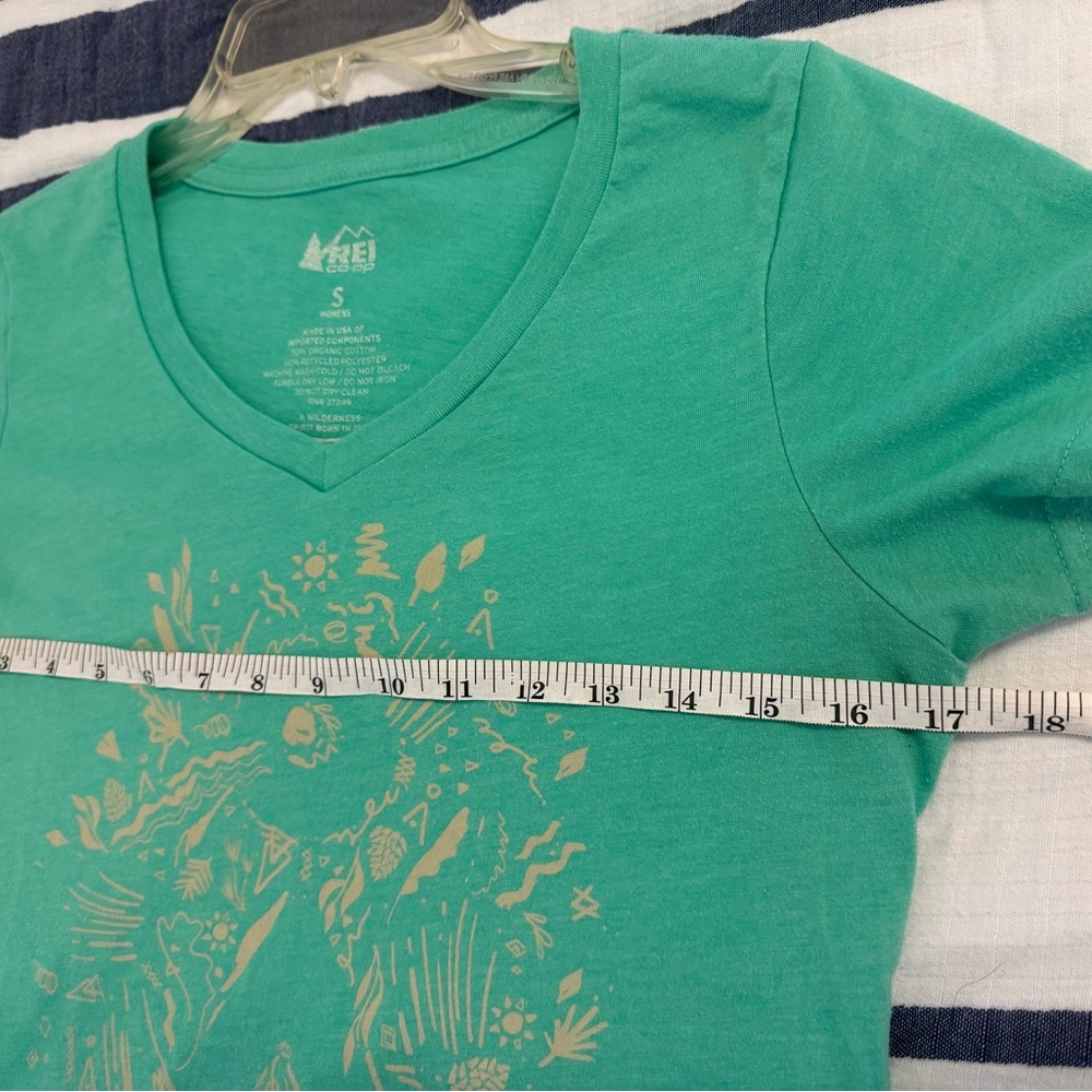 REI Bright Mint Green Graphic Short Sleeve V-Neck Tee, Women’s Small - Picture 6 of 6